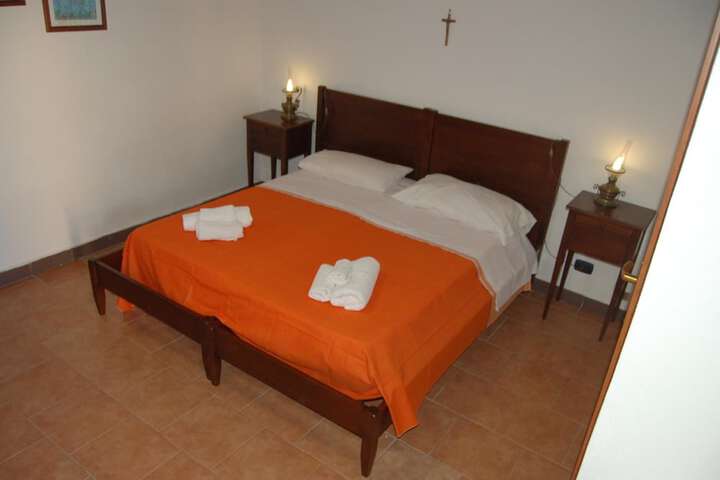 Room 3 of 53
