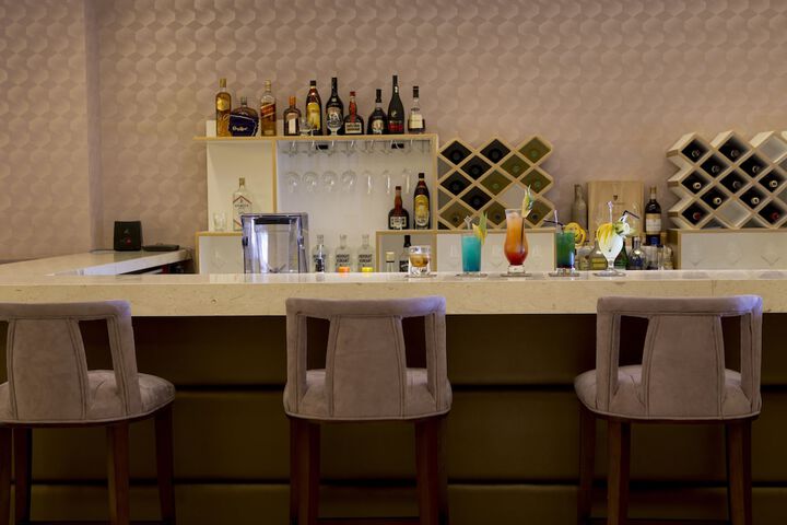 Lounge 36 of 42