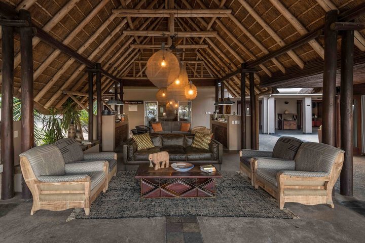 Lounge 67 of 72