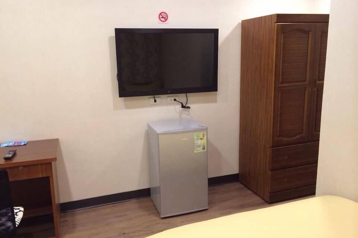 Room 10 of 16