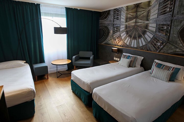 Room 21 of 77