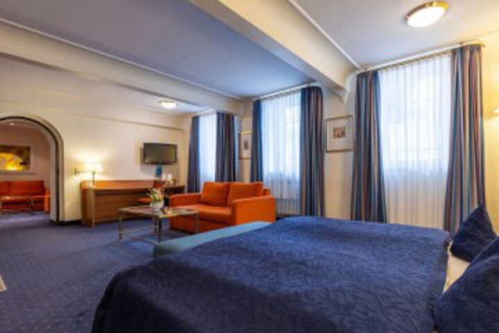 Room 17 of 32