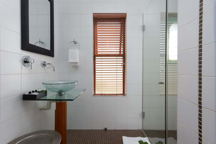 Room 15 of 48