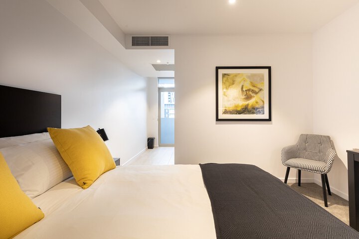 Room 9 of 33