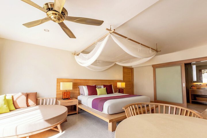 Room 9 of 104