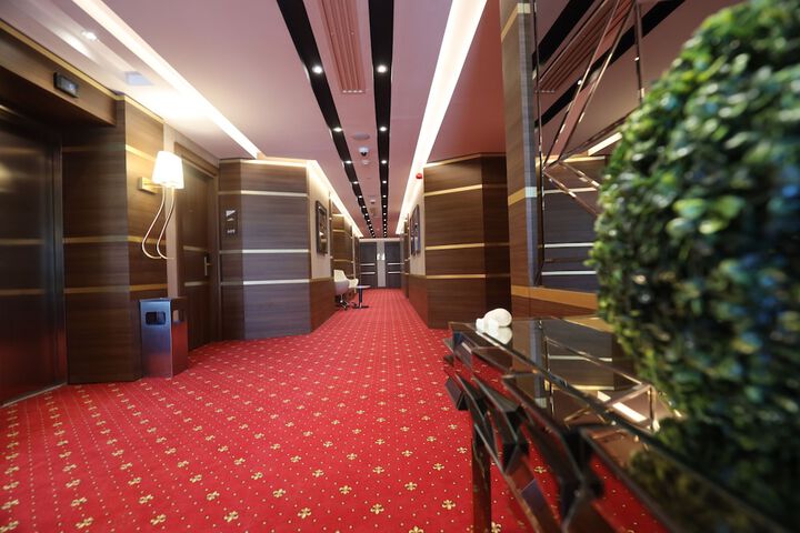 Ballroom/Hall 31 of 50