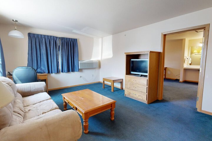 Room 8 of 19
