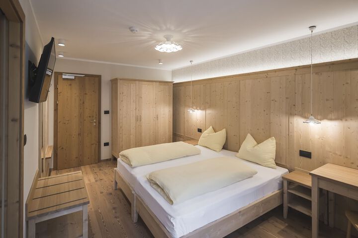 Room 48 of 214
