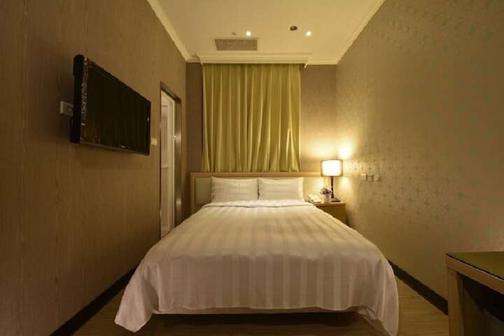 Room 8 of 51