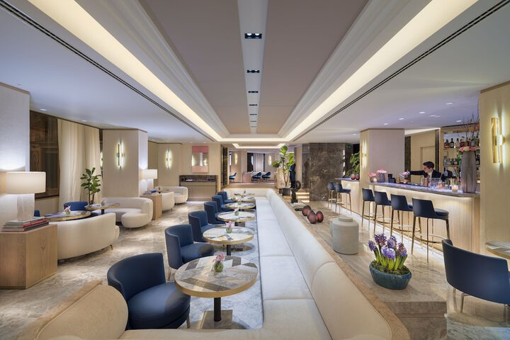 Lounge 75 of 84