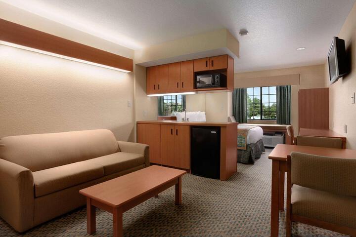 1 Queen Bed (7 of 22)