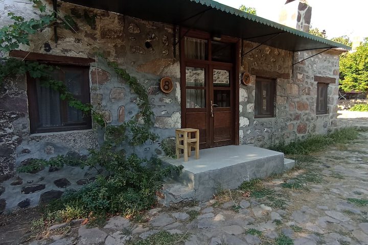 Room 6 of 37