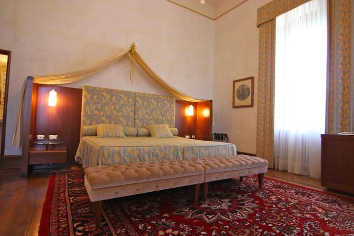 Room 57 of 175