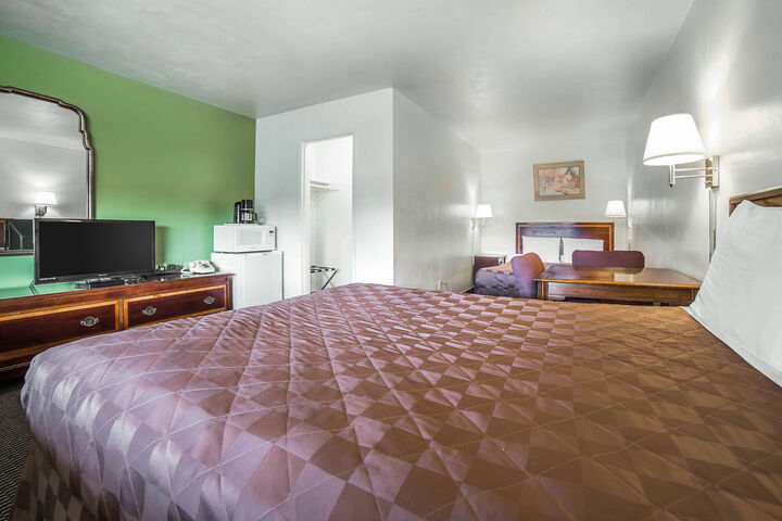 Room 26 of 38