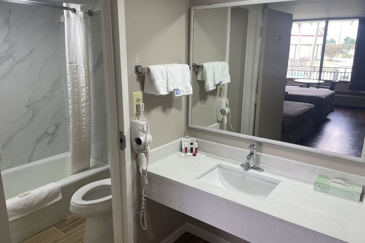 2 Double Beds (12 of 16)