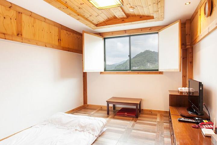 Room 6 of 42