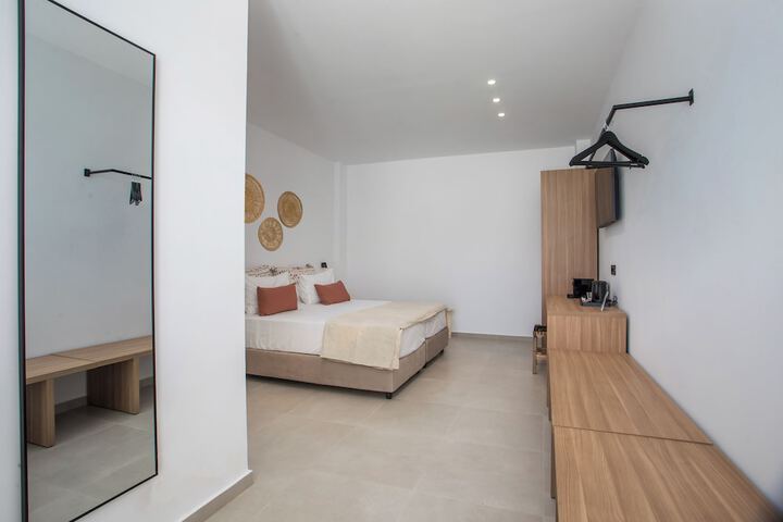 Room 28 of 53
