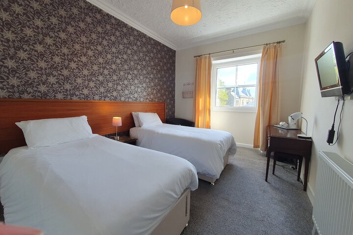 Room 9 of 18