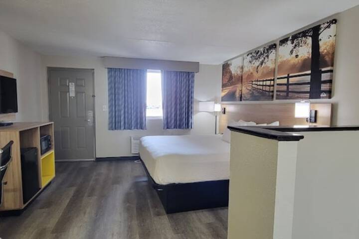 1 King Bed (22 of 32)