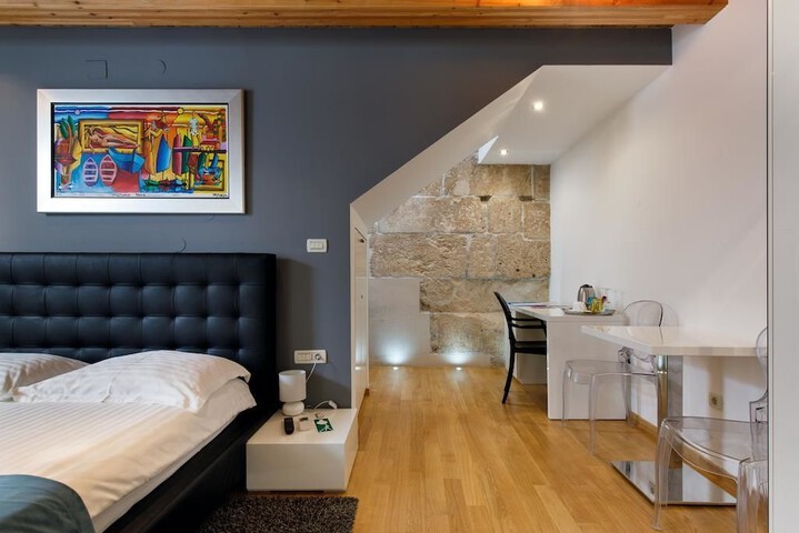 Room 3 of 31