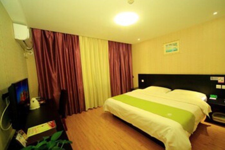 Room 10 of 19