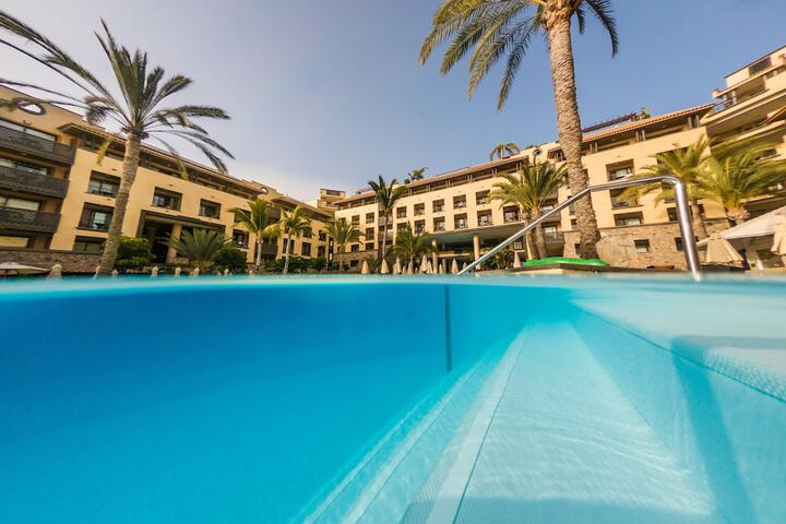 Hotel with Pool