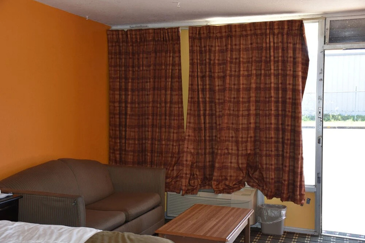 Room 4 of 15