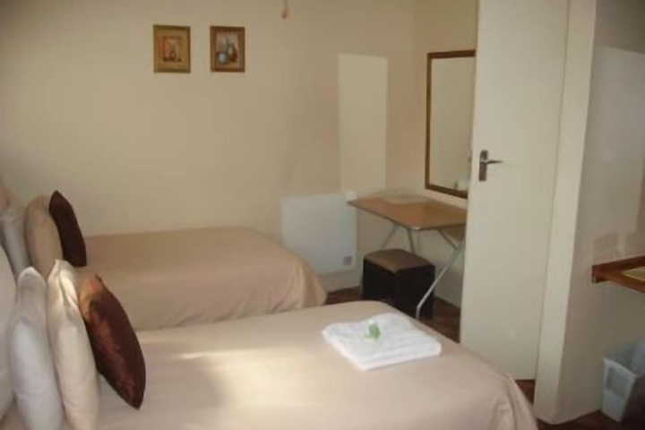 Room 5 of 13