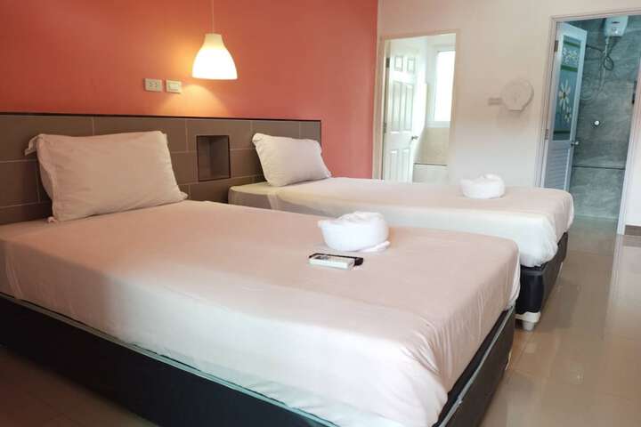 Room 32 of 97