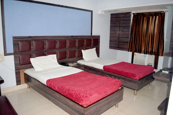 Room 3 of 7