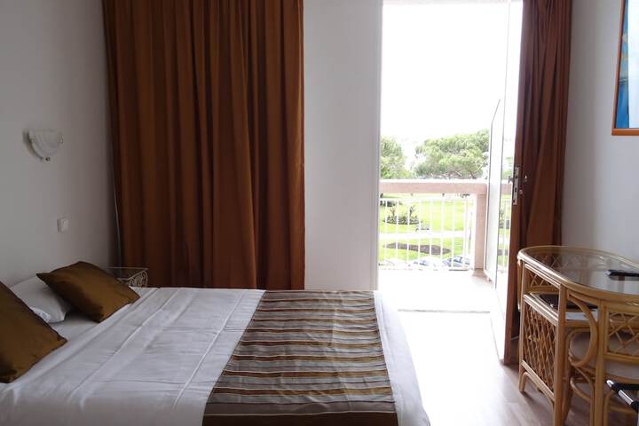 Room 2 of 35