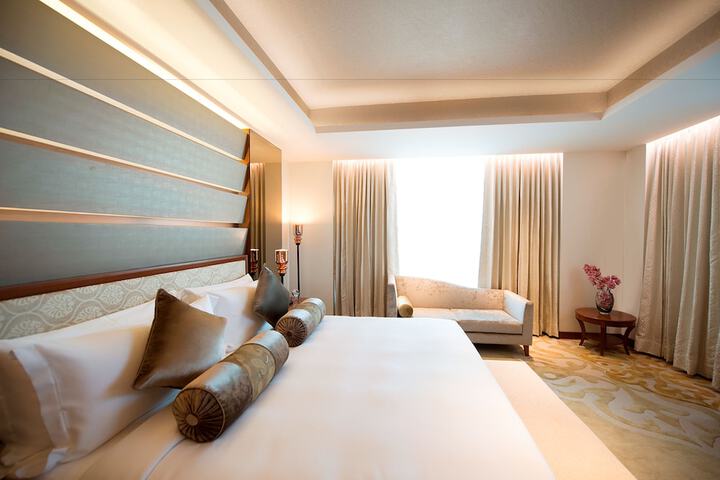 Room 15 of 38