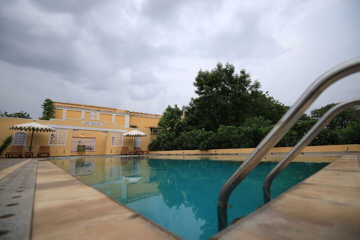 Pool 31 of 60