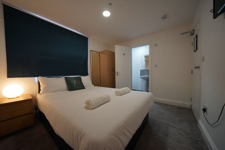 Room 12 of 33