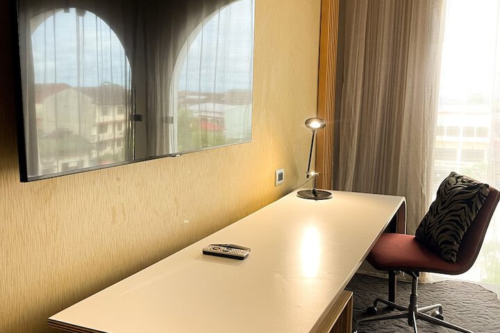 Room 16 of 83