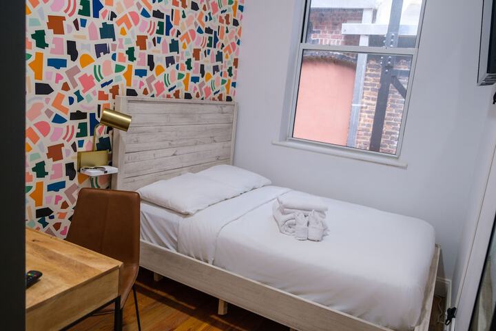 Room 26 of 46