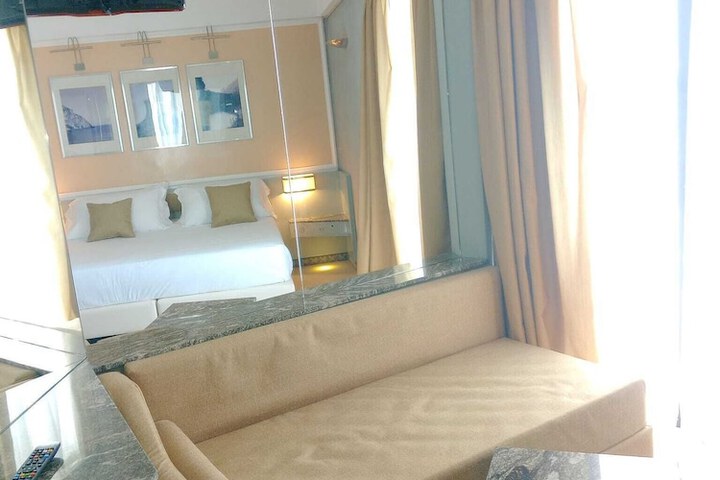 Room 8 of 46