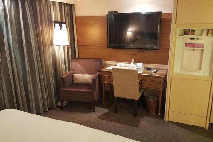 Room 8 of 21