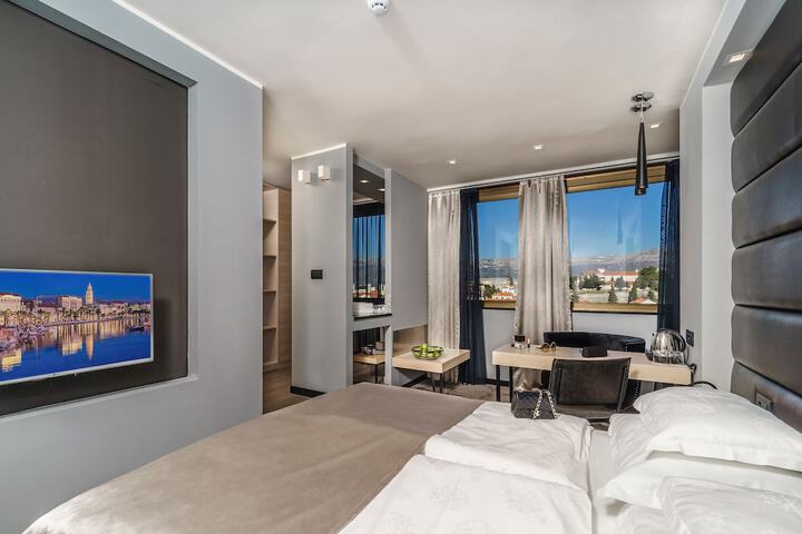 Room 21 of 46