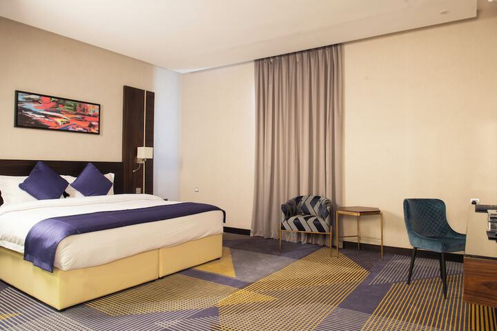 Room 10 of 27