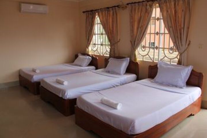 Room 27 of 68