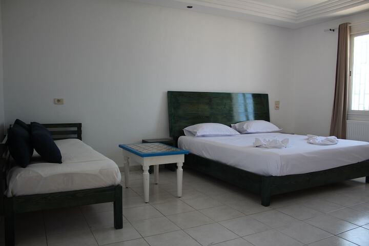Room 83 of 153