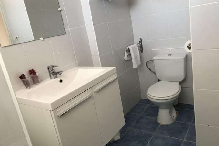 Room 7 of 25