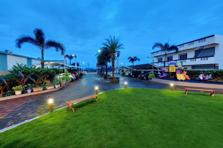 Hotel Exterior 64 of 65