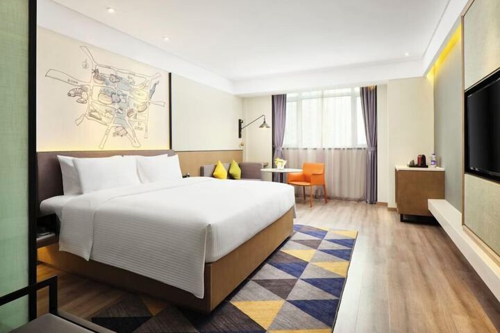 Room 4 of 20