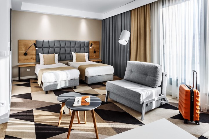 Room 15 of 108