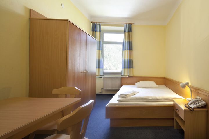 Room 5 of 60
