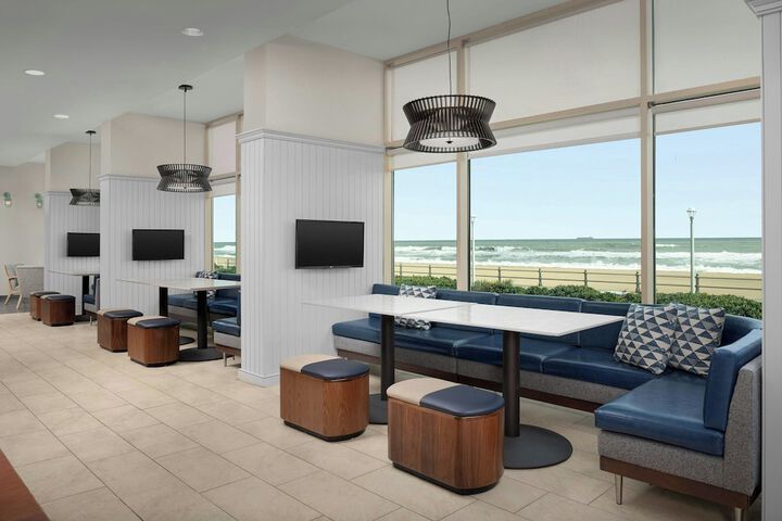 Lobby lounge