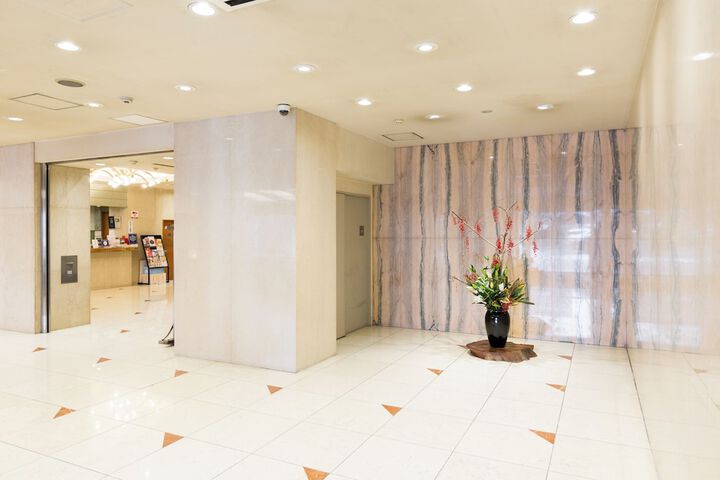 Entrance & Lobby