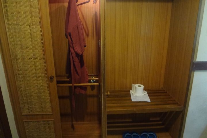 Room 25 of 86